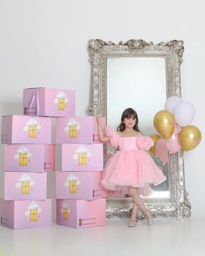 فستان وردي مميز بذيل منفصل