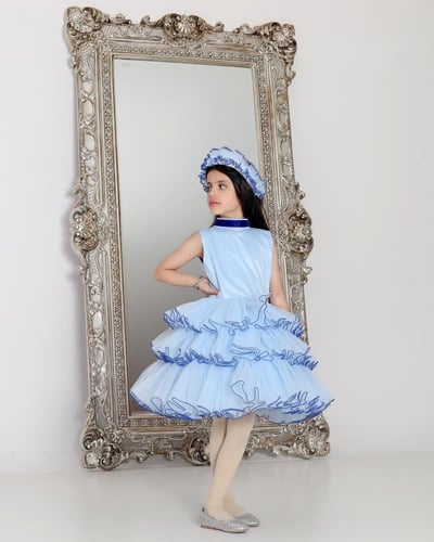 فستان مميز بطبقات التل