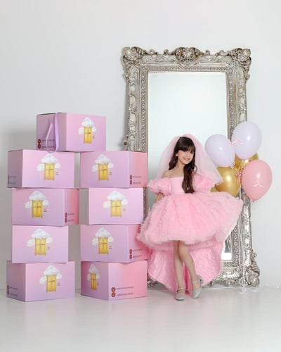 فستان وردي مميز بذيل منفصل