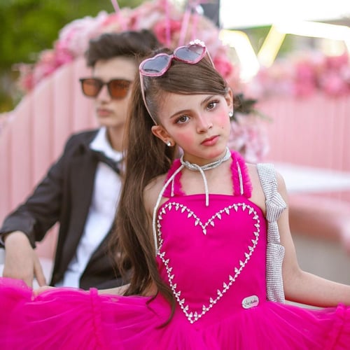 فستان باربي مزين بشك يدوي