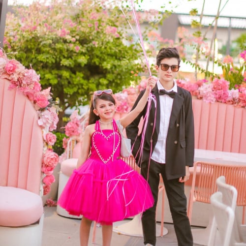 فستان باربي مزين بشك يدوي