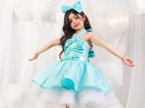 فستان مميز وقماش بذات طابع جديد