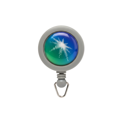 حامل بطاقة بشعار ارامكو