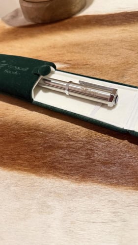 قلم بشعار الخطوط السعودية - فضي