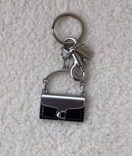 كوتش مع أكسسوار