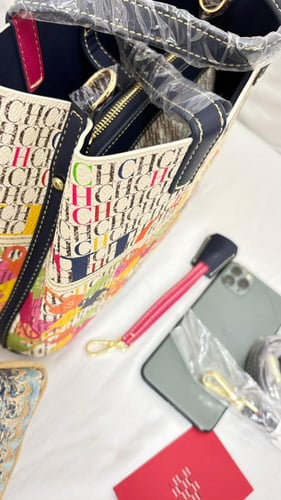 كارولينا هريرا v