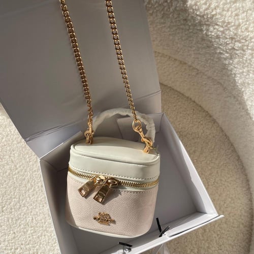 كوتش مع أكسسوار