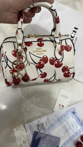 كوتش روان مع الكرز