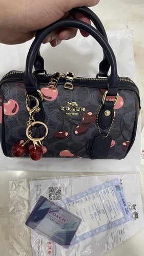 كوتش روان مع الكرز