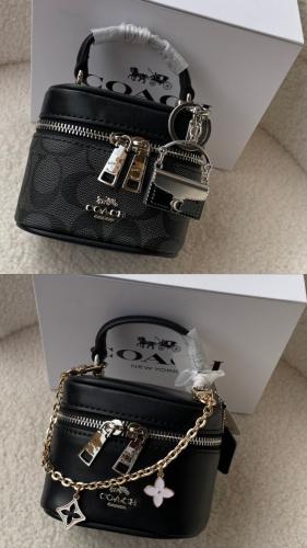 كوتش مع أكسسوار