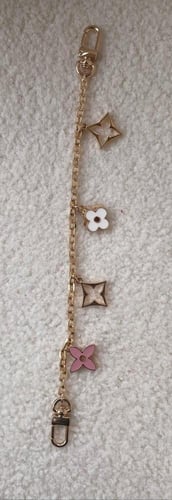 كوتش مع أكسسوار