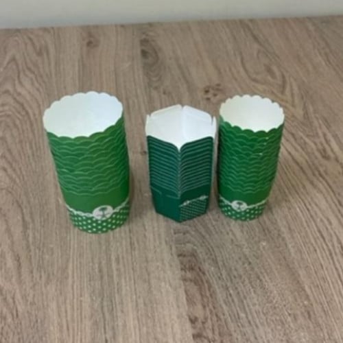 علب كب كيك اليوم الوطني 105 حبة مشكلة