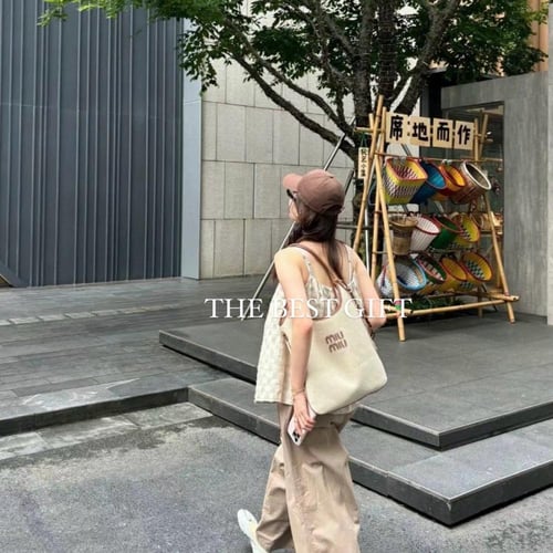 miu miu medium Tote Bag