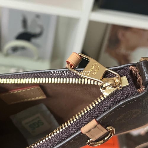 LV Easy Pouch On Strap