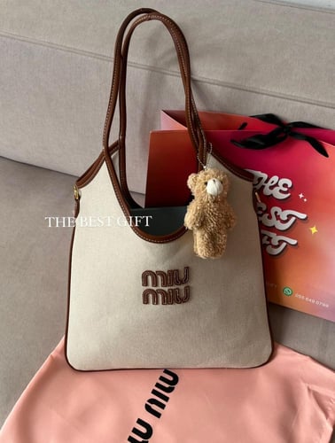 miu miu medium Tote Bag