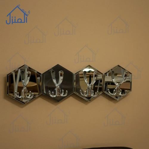 طقم علاقات حائط فضية مع مرآة أربع قطع بتصميم عصري