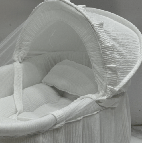 سلة موسى لون ابيض مع حامل هزاز ابيض