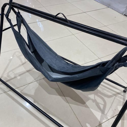 هندول أطفال وسط لون أسود