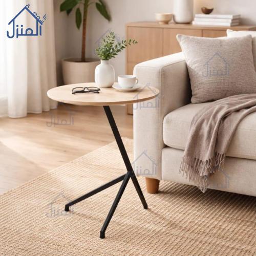 طاولة جانبية بسطح خشبي وقاعدة معدنية مائلة – تصميم...
