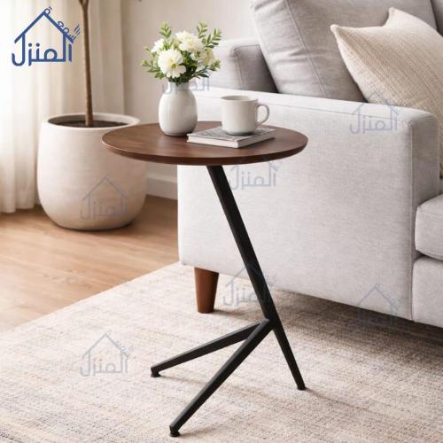 طاولة جانبية بسطح خشبي داكن وقاعدة معدنية مائلة –...