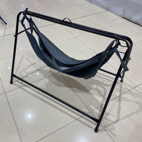 هندول أطفال وسط لون أسود