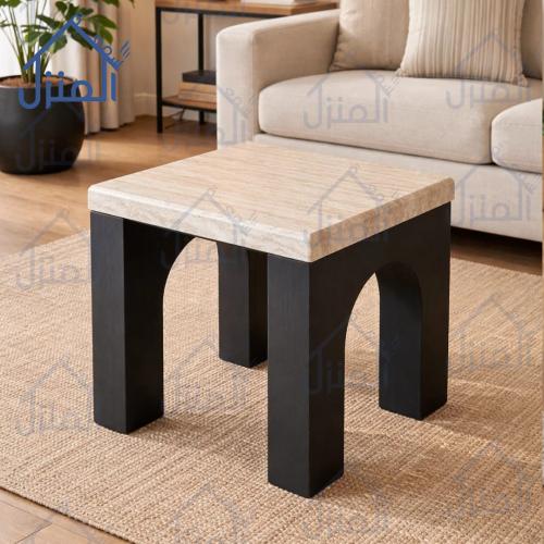 طاولة جانبية مربعة بقاعدة مقوسة – تصميم عصري فاخر...