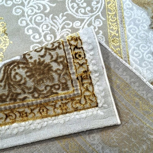 سجاد كلاسيك نقشة ملكي فاخر – اللون بني × ذهبي