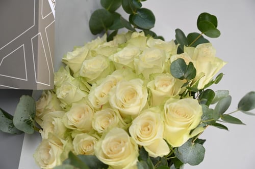 بوكية ورد باريس - الجوري الأبيض، أوراق الأوكالبتوس