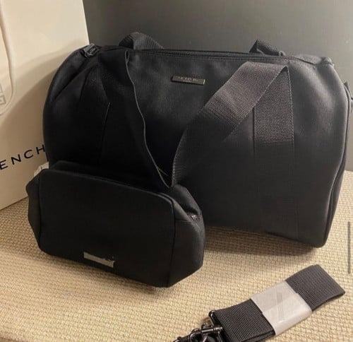 شنطة GIVENCHY حجم كبير