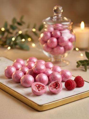 Dried berry with raspberry flavor
