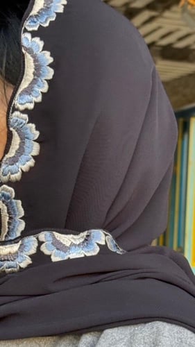 جوخ رمادي مطرز