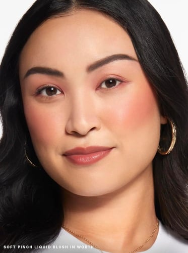 احمر خدود سائل سوفت بنش من رير بيوتي (ورث)