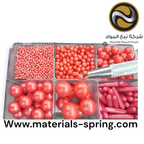 ملبس أحمر علبة 6 أشكال وانواع مشكل
