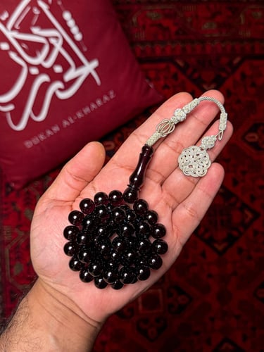 زعفران لون اسود انعكاس بترولي