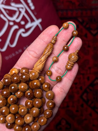 كوك بشاهد منقوش