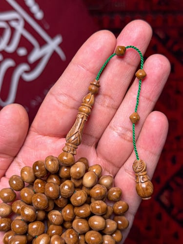 كوك ذروي شاهد منقوش