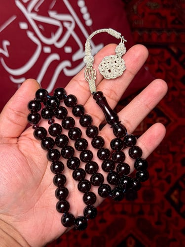 زعفران لون اسود انعكاس بترولي