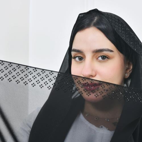 طرحه حرير بحافة مزين بكريستال اسود تجمع رباعي المجموعات