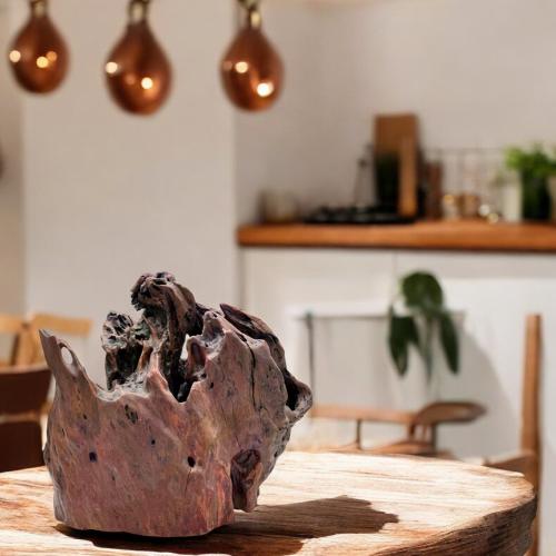 تحفة خشبية "همس الجذور"