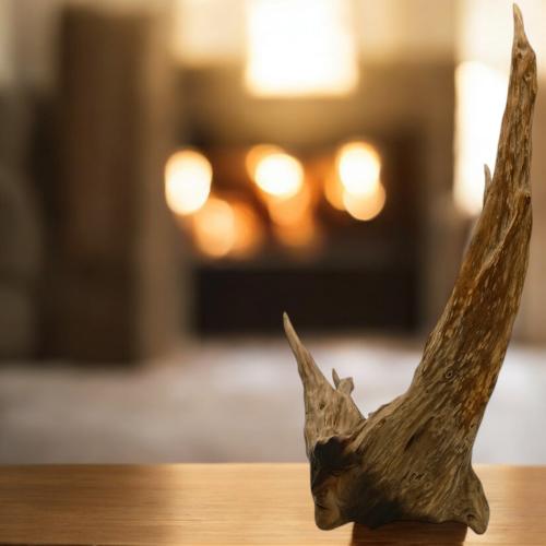 منحوتة رقصة الخشب العتيق