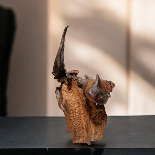 تحفة خشبية "جناح الفجر"