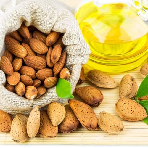 زيت اللوز المر