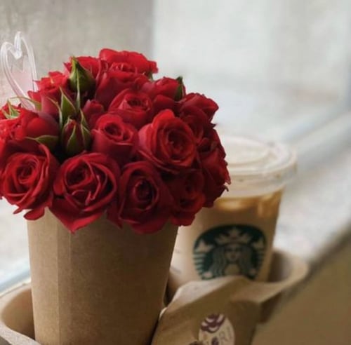 بوكيه ورد مع قهوه او عصير