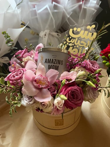 صندوق ورد مع شمعة (وسط)