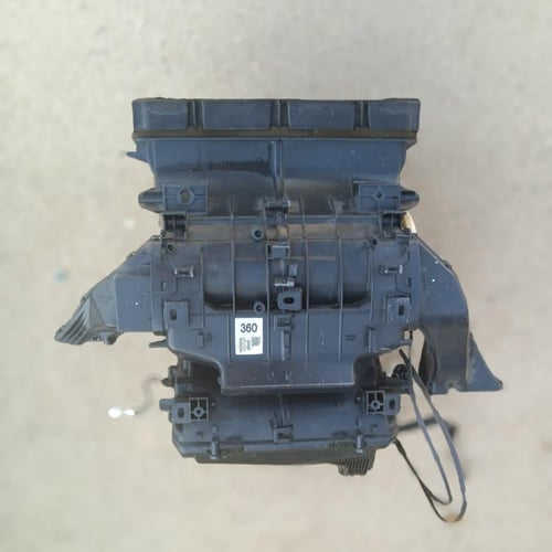 ثلاجة مكيف امامية مع الصندوق تويوتا كورولا 2013 20...