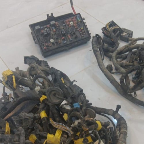 علبة الفيوزات مع ضفيرة الكهرباء شيفروليه امبالا 20...