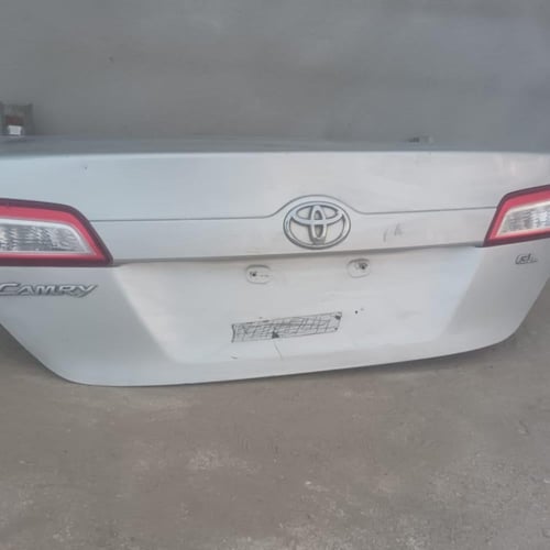 باب الشنطة مع الاسطبات والقفل تويوتا كامري 2012 20...