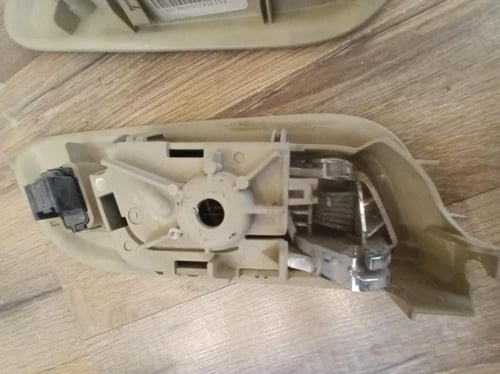 مقبض داخلي باب السائق فورد تورس 2013 2019