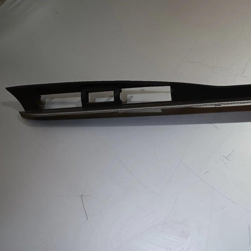 مسطرة غطاء ساعة طبلون امامي تويوتا كورلا 2014 2018