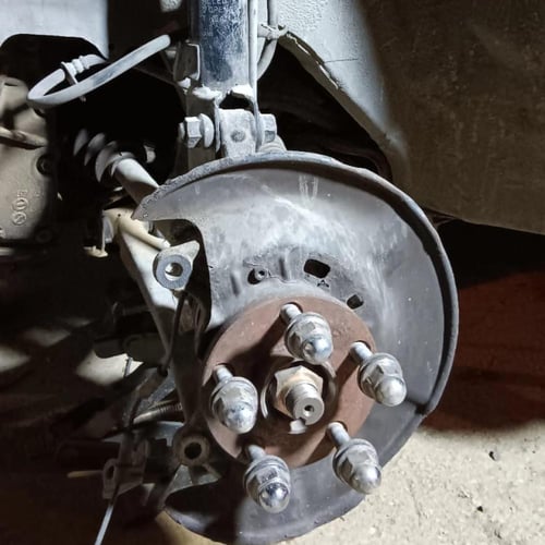 فلنجة هوب مع القاعدة امامي يمين تويوتا كورلا 2008...